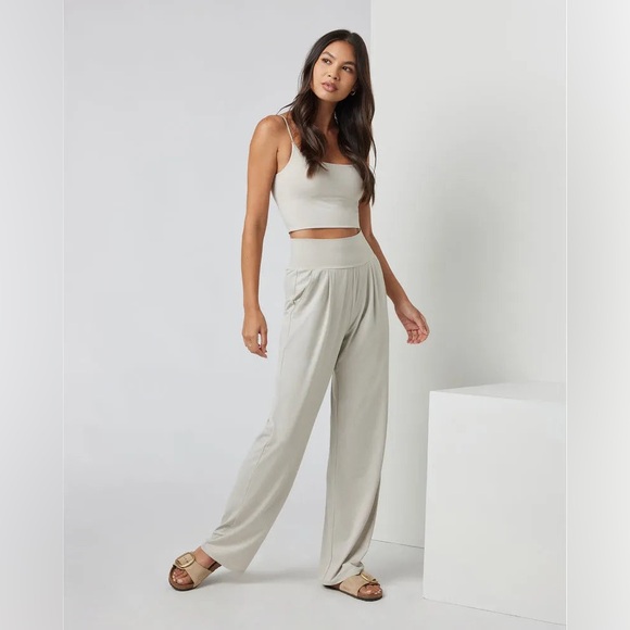 Vuori Pants - Vuori Women's Pants Lux At Ease Straight Leg Suede Color SZ M